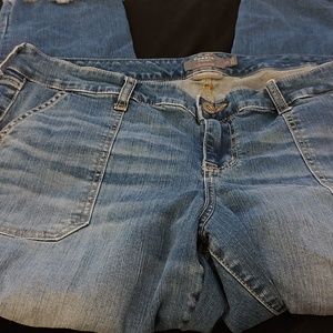 Torrid Crop Boyfriend Vintage Stretch Jeans. Size 16.